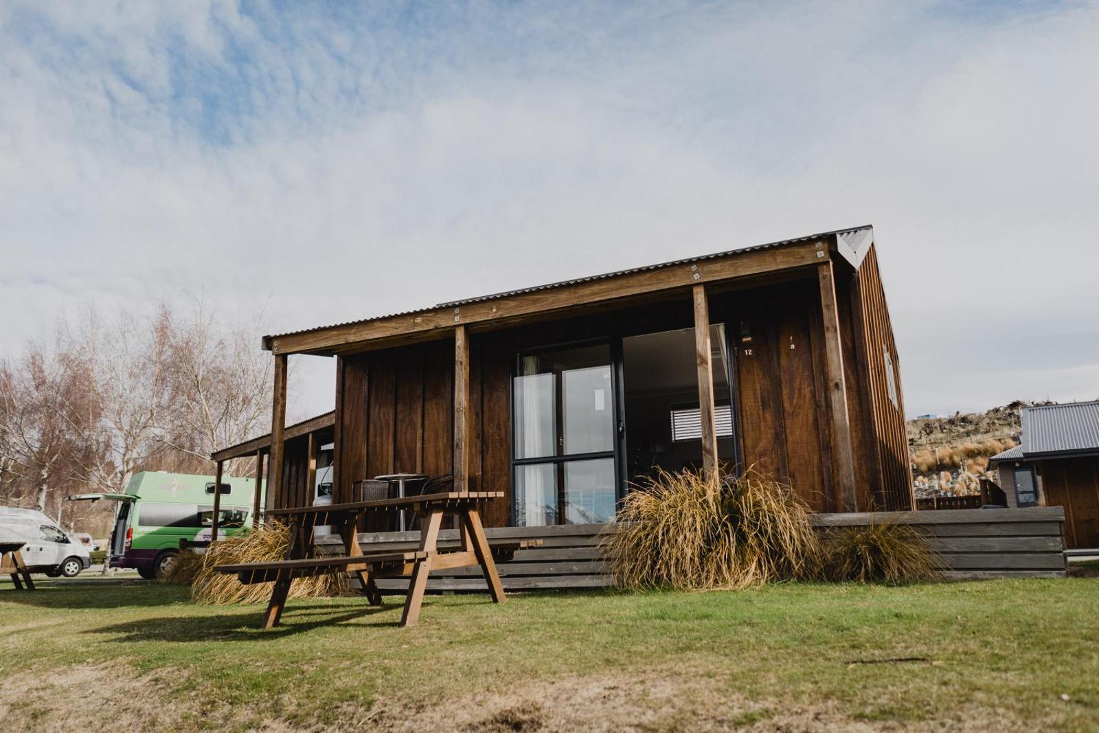 Lakes Edge Holiday Park