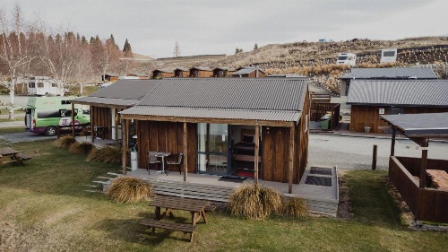 Lakes Edge Holiday Park image 12